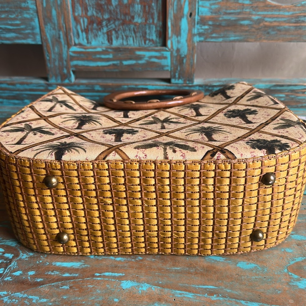 Beachy Palm Tree Print Tan Handbag with Wooden Handle - Picture 5 of 12